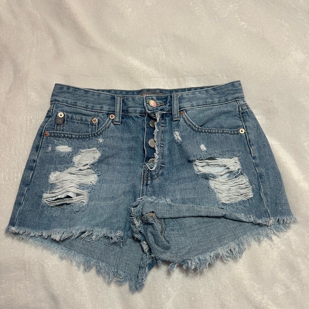 Justusa light wash blue jean shorts